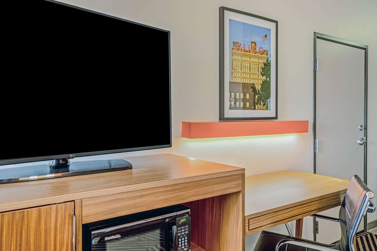 Фото La Quinta Inn & Suites by Wyndham Waco Downtown - Baylor