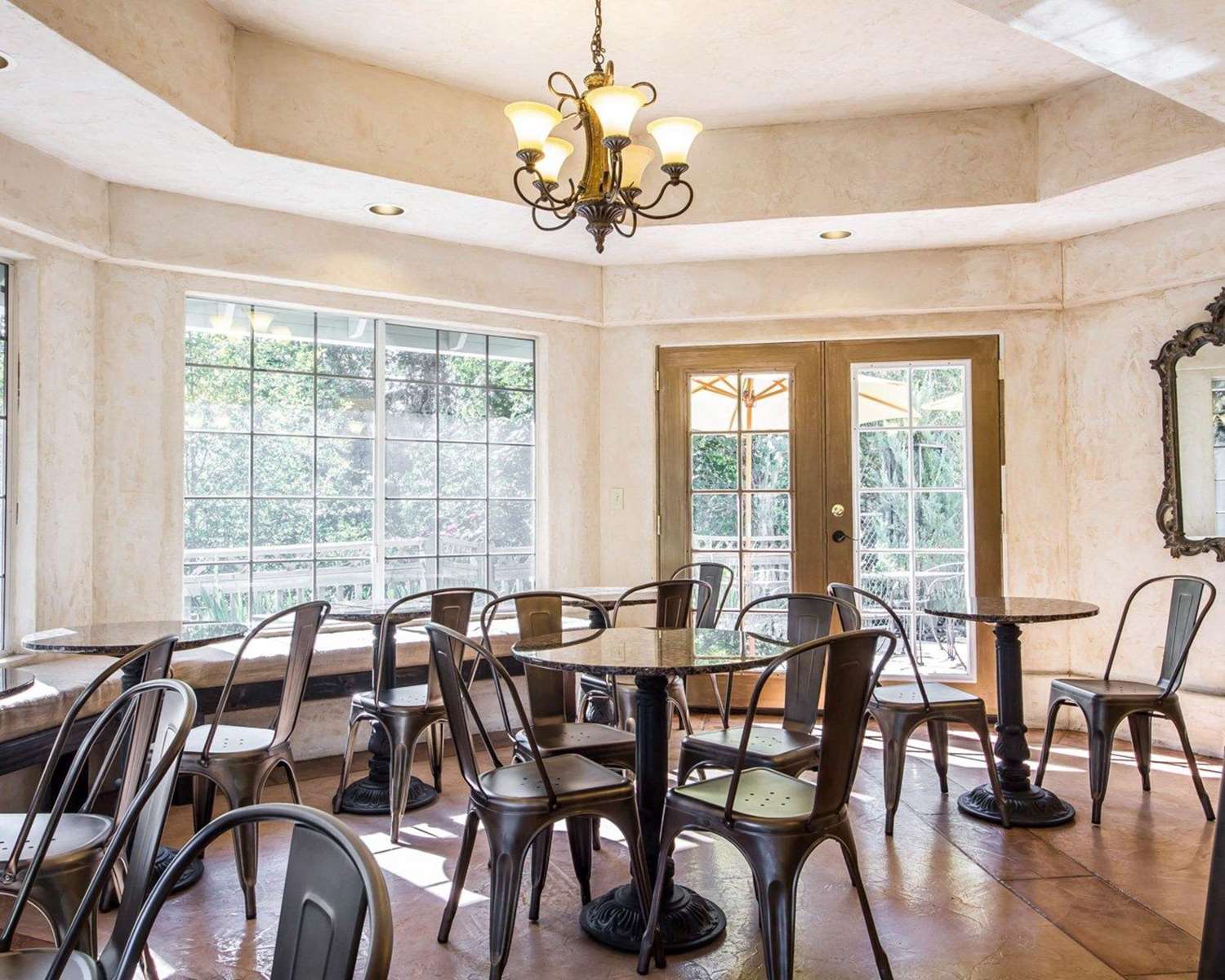 Фото Baechtel Creek Inn, Ascend Hotel Collection