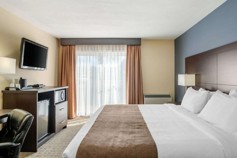 Фото Quality Inn & Suites Bathurst