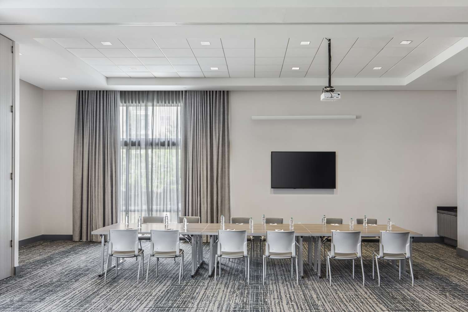 Фото Embassy Suites by Hilton Atlanta Midtown