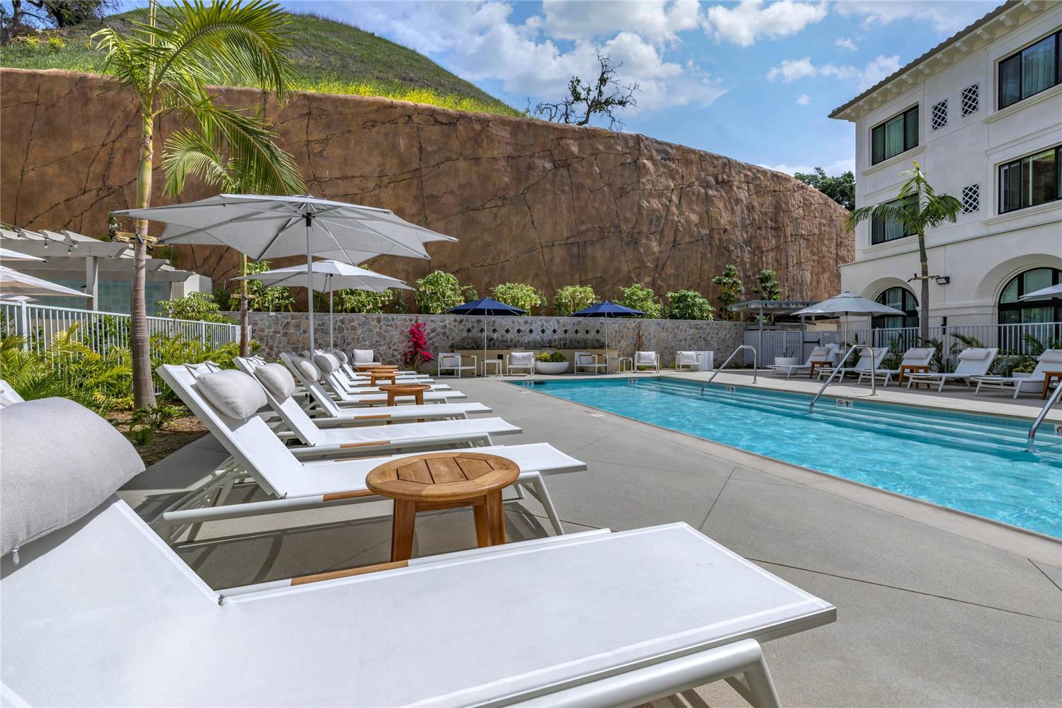 Фото Cambria Hotel Calabasas