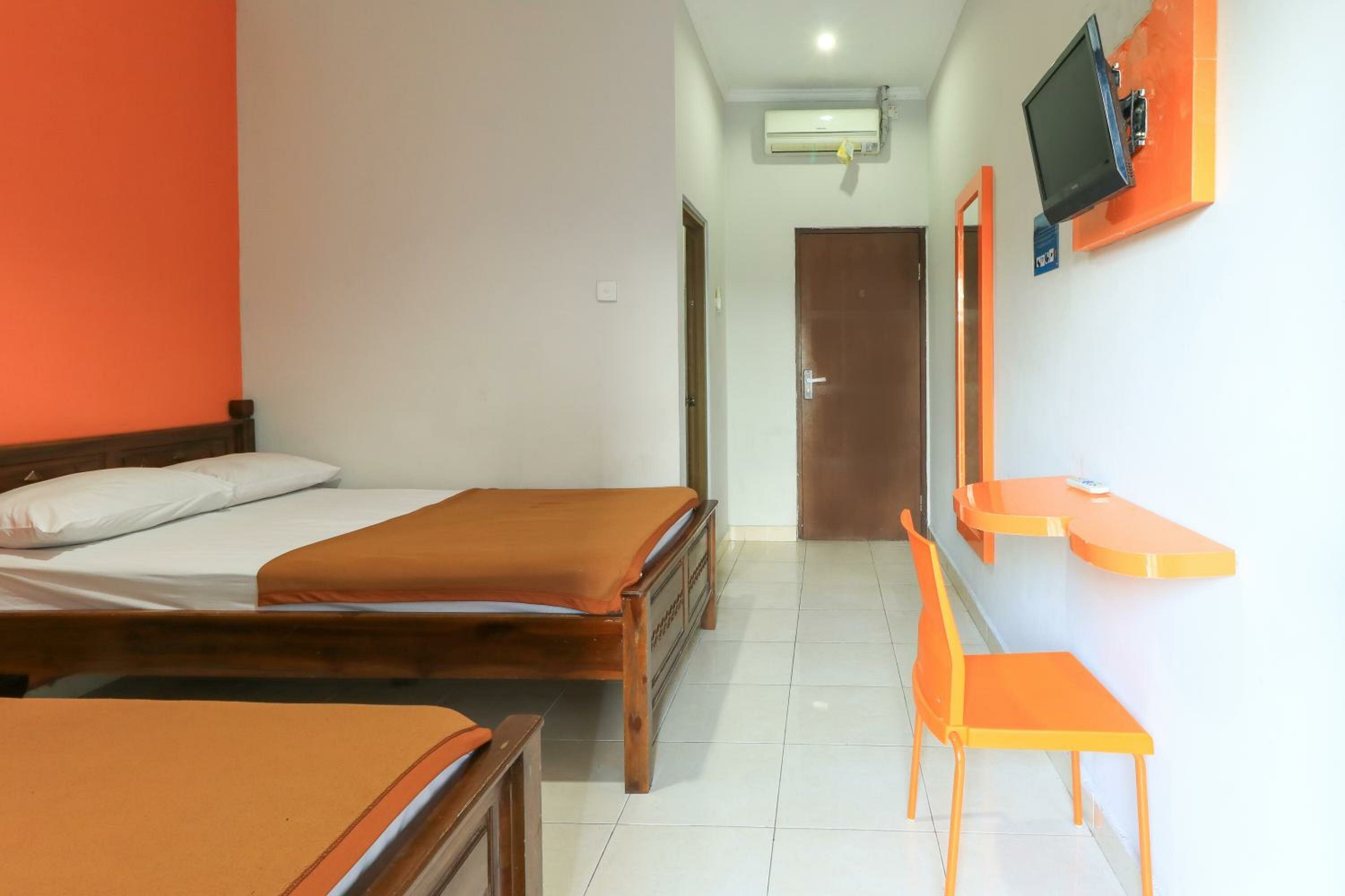 Фото Hotel Warta Putra