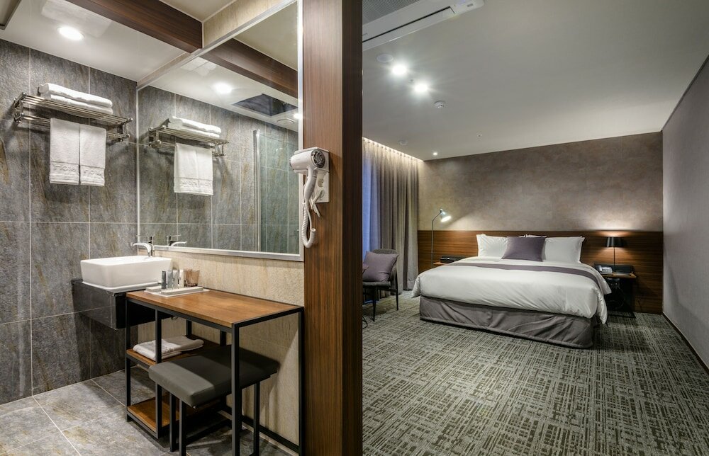 Фото Hotel With City