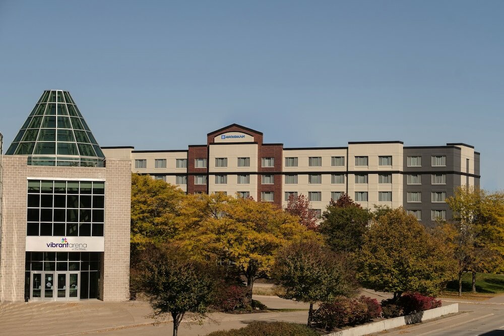 Фото Wyndham Moline on John Deere Commons