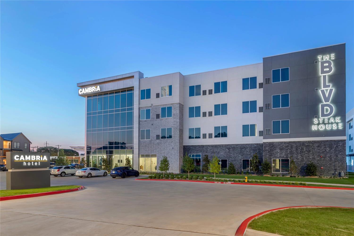 Фото Cambria Hotel Waco Univ Riverfront