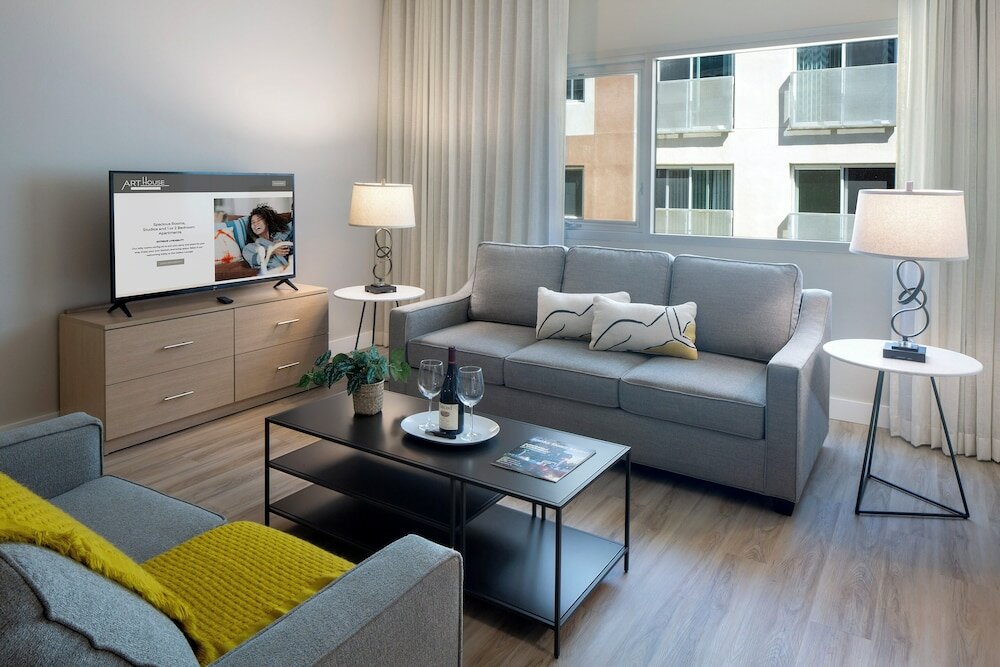 Фото Art House Hotel and Suites