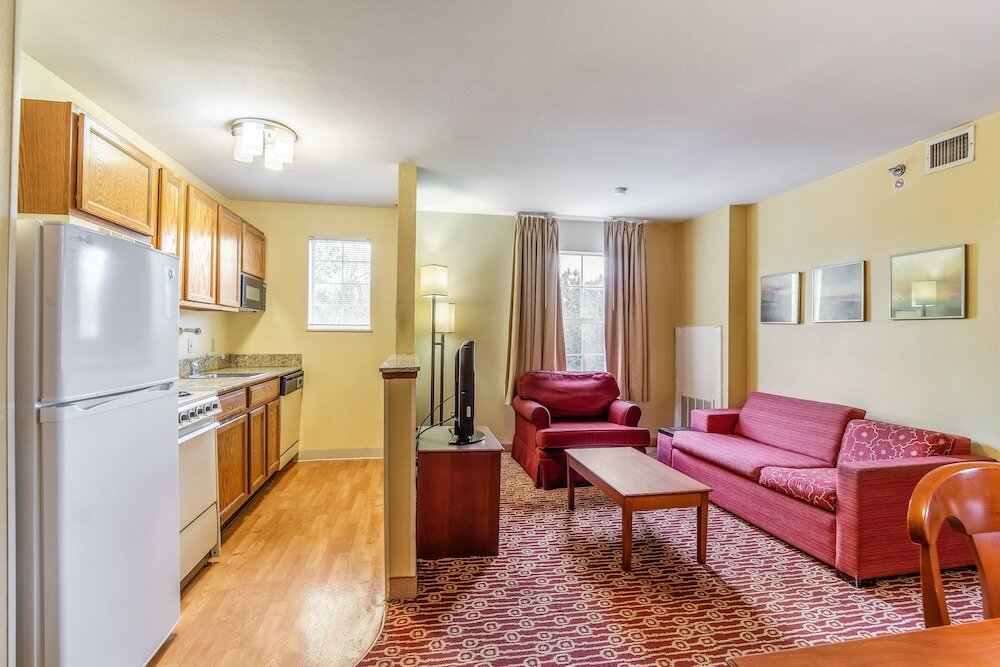 Фото HomeTowne Studios & Suites by Red Roof Columbia