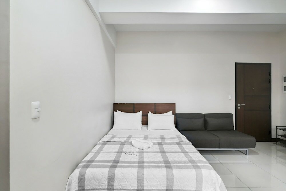 Фото Tess and Tessha Condotel near T3 Airport