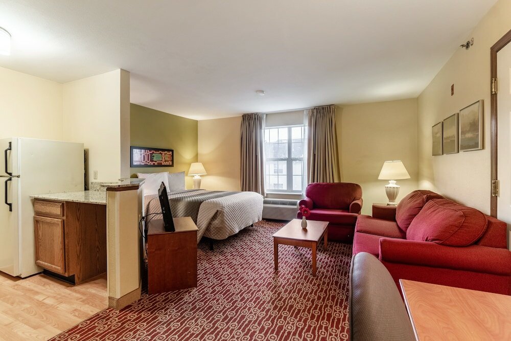 Фото HomeTowne Studios & Suites by Red Roof Columbia