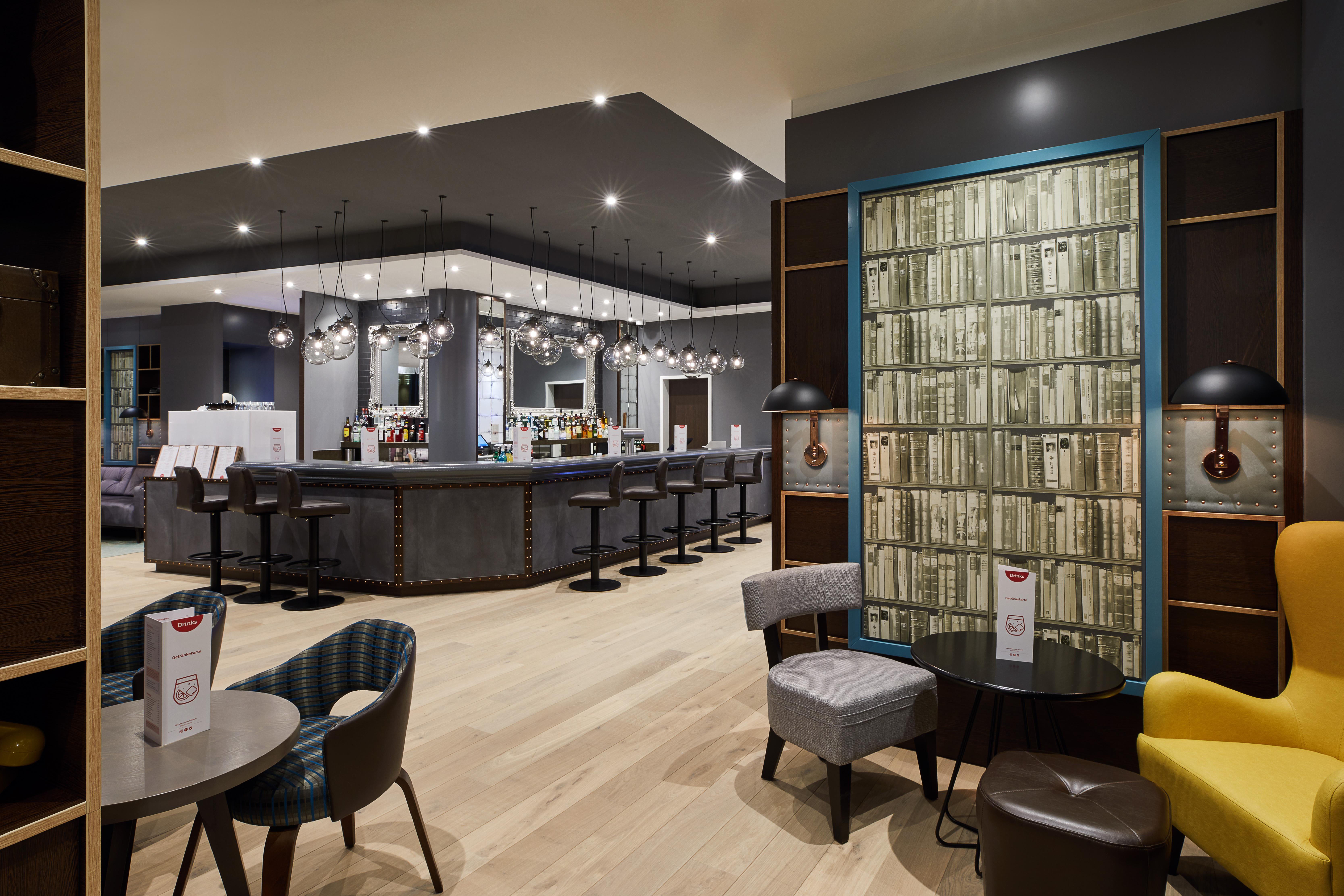 Фото Premier Inn Hamburg City