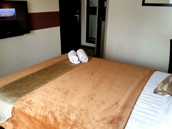 Фото Lorenzzo Suites Hotel