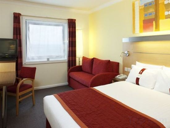 Фото Holiday Inn Express London - Park Royal