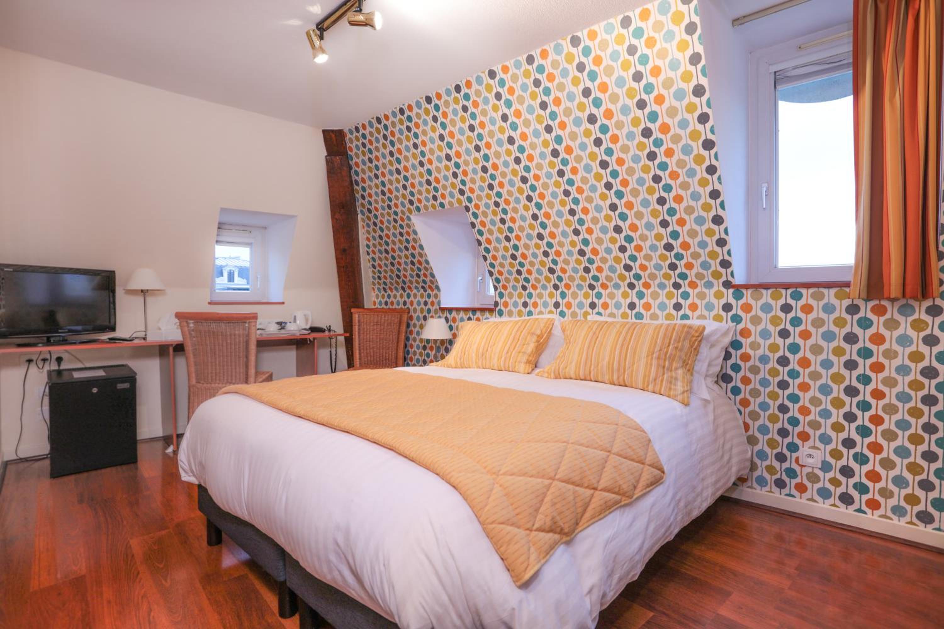 Фото Hôtel Les Remparts