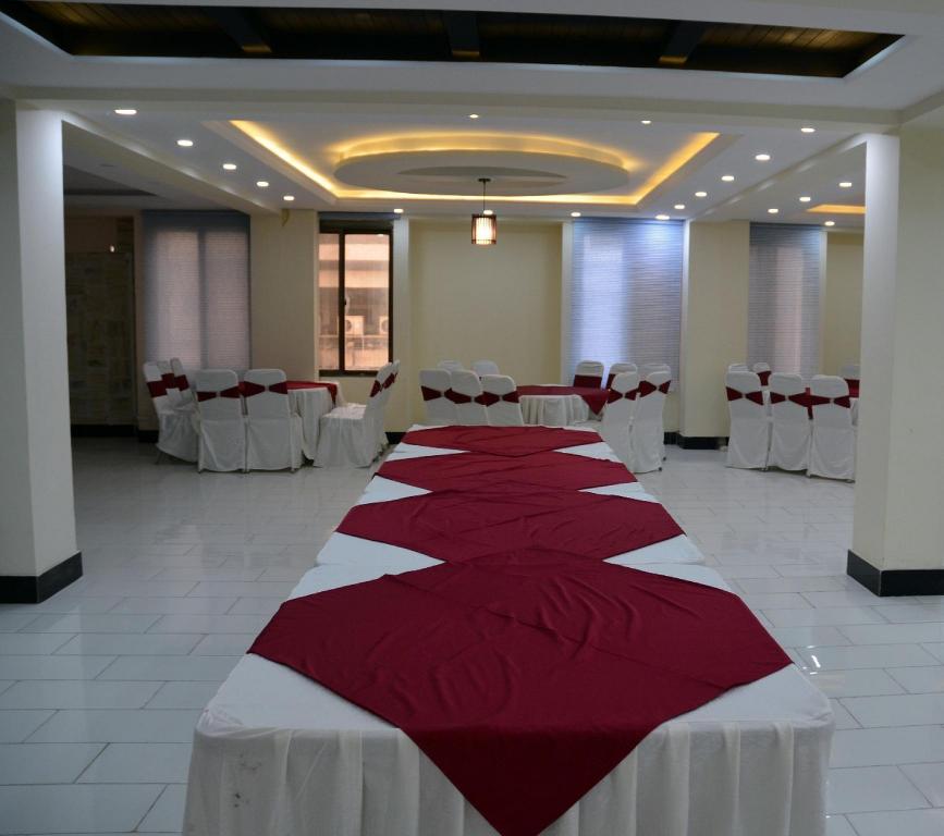 Фото Hotel Redison Blue Area