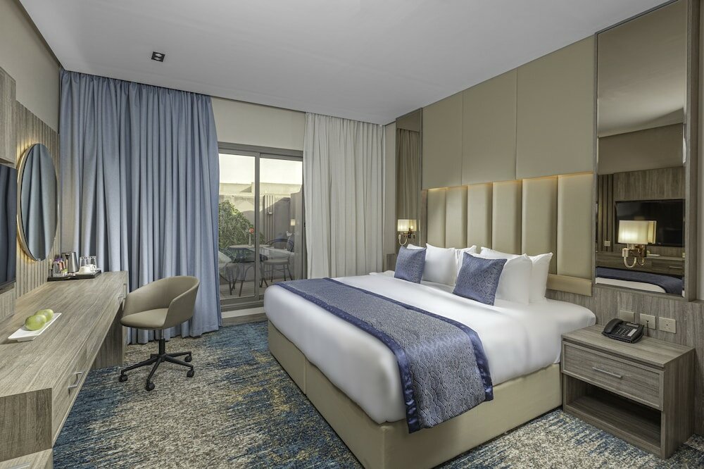 Фото Seven Gardens Hotel