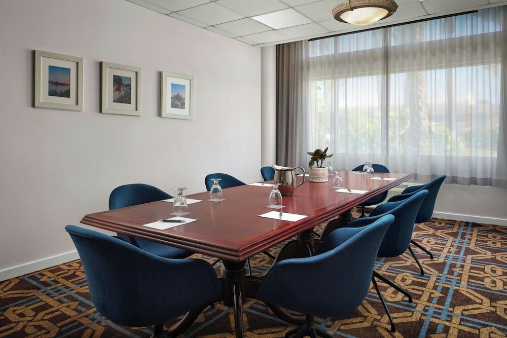 Фото Sheraton Ontario Airport Hotel