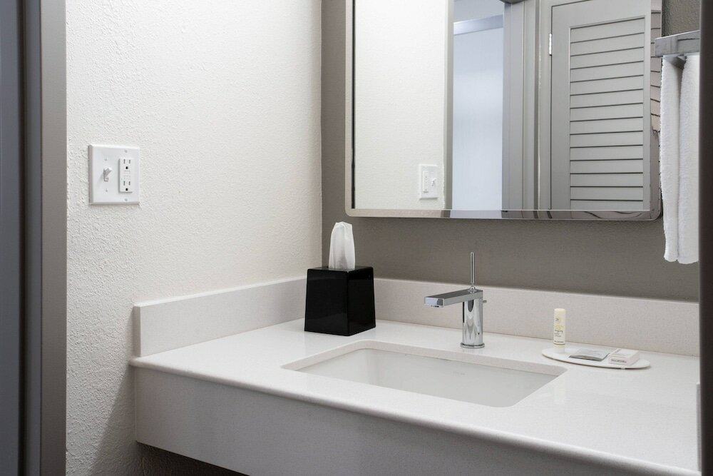 Фото Courtyard St. Petersburg Clearwater