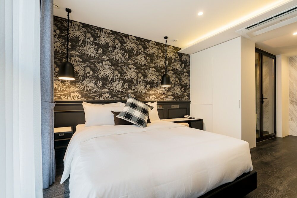 Фото The May Hotel