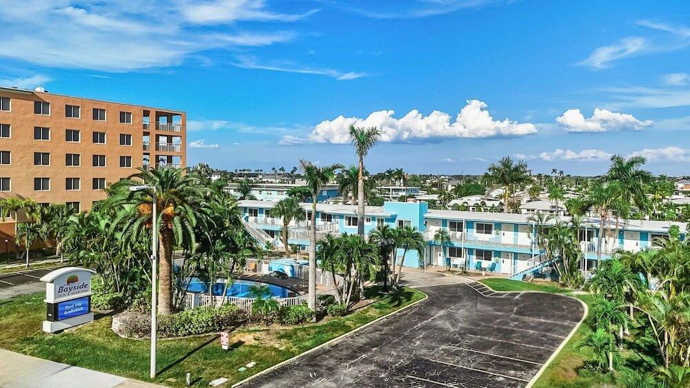 Фото The Bayside Inn & Marina