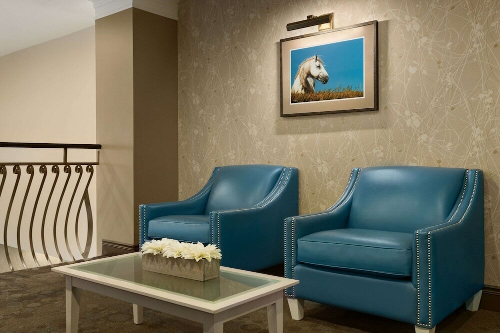 Фото Days Inn & Suites by Wyndham Brandon