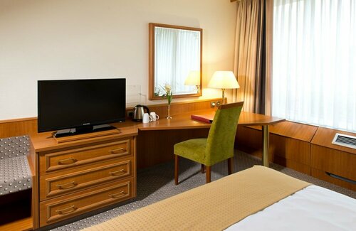 Гостиница Leonardo Hotel Köln Bonn Airport в Весселинге