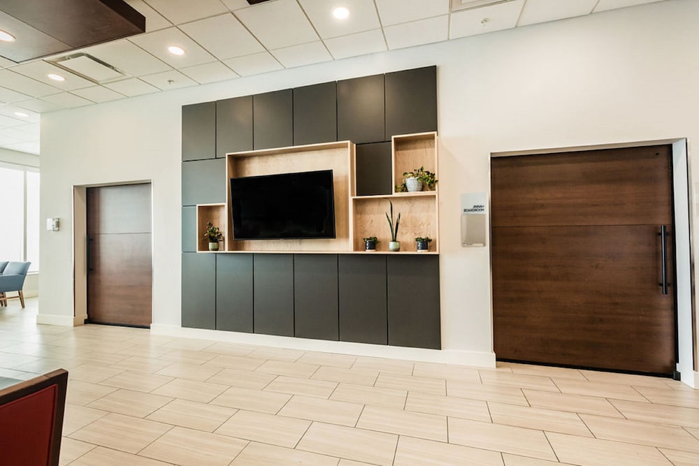 Фото Holiday Inn Express & Suites Edmonton N - St. Albert, an Ihg Hotel