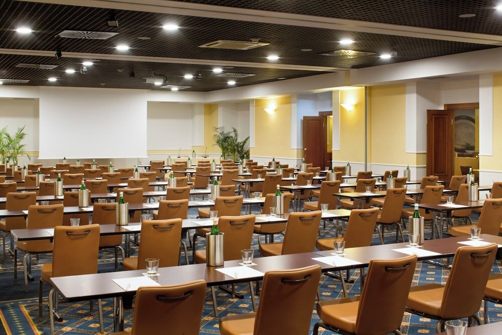 Фото Starhotels Business Palace
