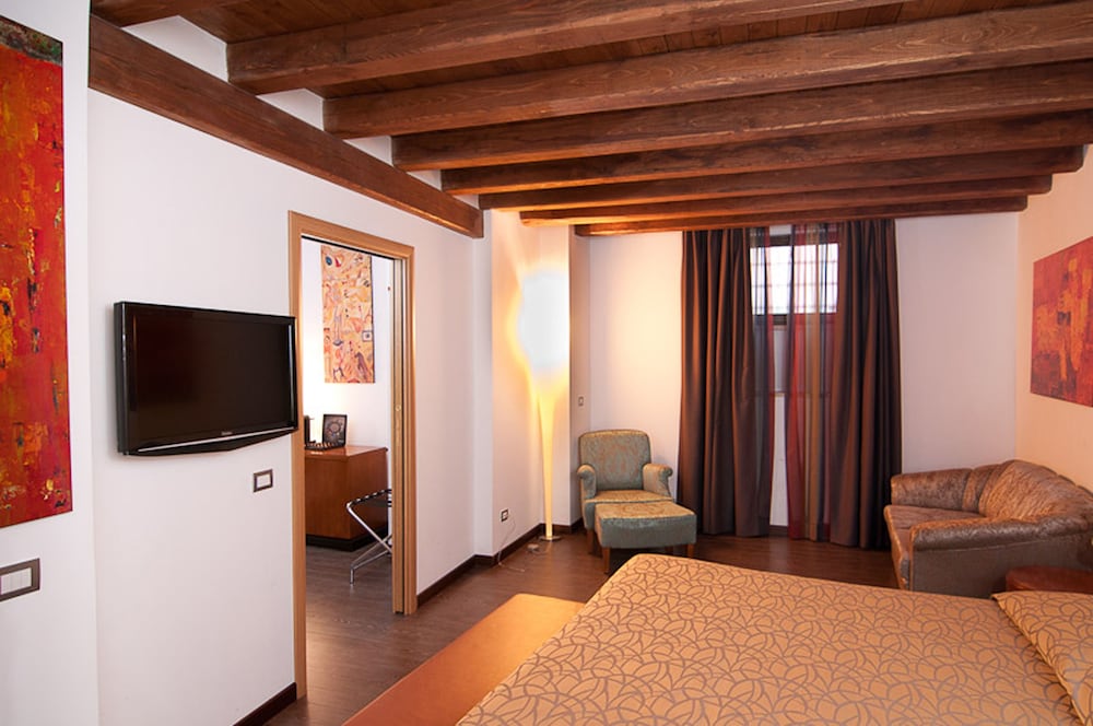 Фото St. Peter' Six Rooms & Suites