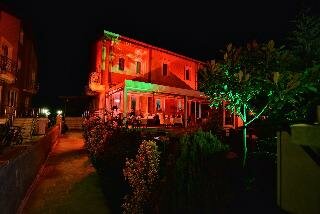 Гостиница Assortie La Villa Hotel в Шиле