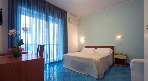 Гостиница Oasi в Майори