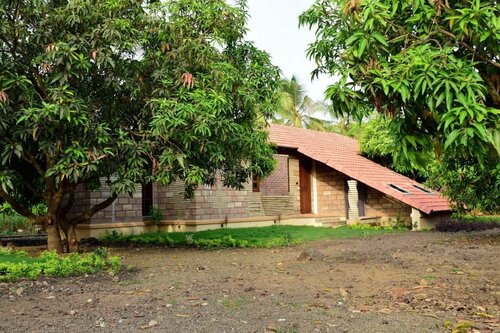 Гостиница Aaranya Resort в Веравале