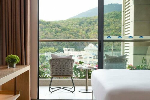 Гостиница Holiday Inn Hotel and Suites Sanya Yalong Bay в Санье