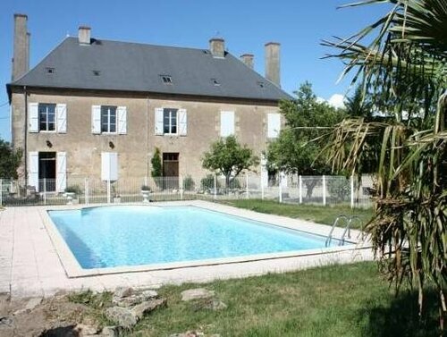 Гостиница Château Latour в Шато-Шиноне-(Виль)