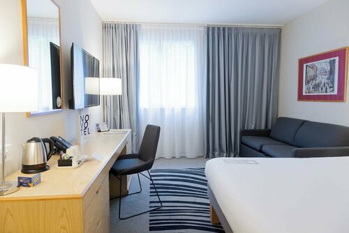 Гостиница Novotel Manchester West в Болтоне