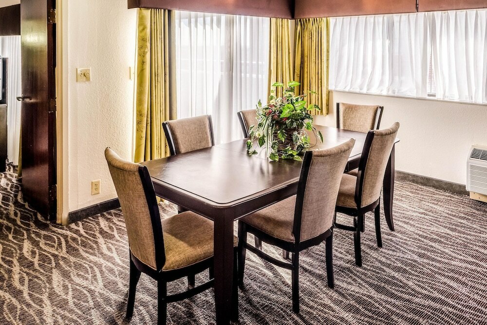 Фото Comfort Inn Downtown Charleston