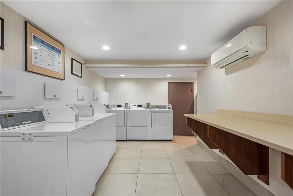 Фото Best Western Plus Suites Downtown