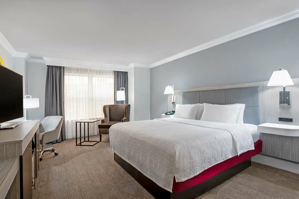 Фото Hampton Inn & Suites Stamford