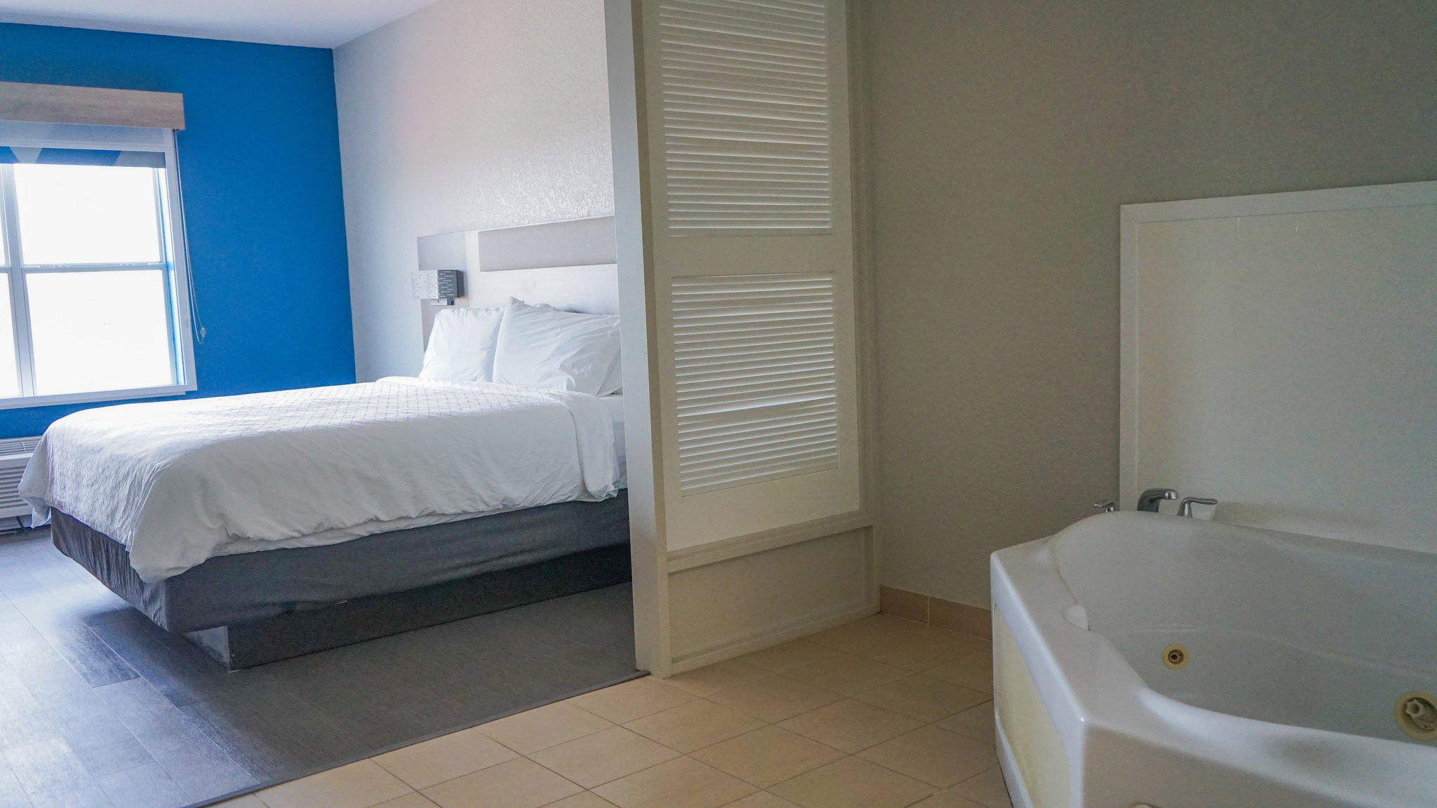 Фото Holiday Inn Express Hotel & Suites Lakeland North - I-4, an Ihg Hotel