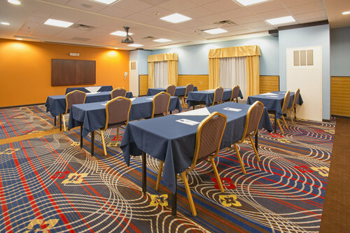 Гостиница Holiday Inn Express Hotel & Suites Denver North - Thornton, an Ihg Hotel в Торнтоне