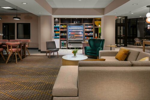 Гостиница Holiday Inn Boston - Dedham Hotel & Conference Center, an Ihg Hotel в Нидхаме