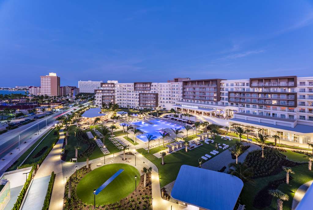 Фото Embassy Suites by Hilton Aruba Resort