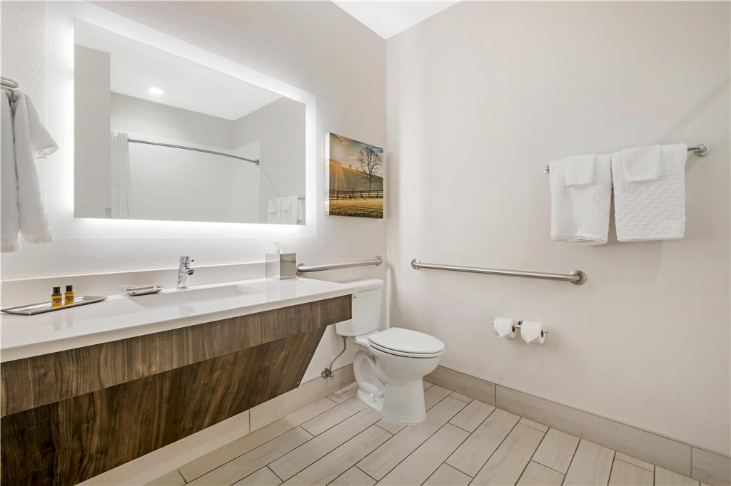 Фото B/w Plus Elizabethtown Inn & Suites