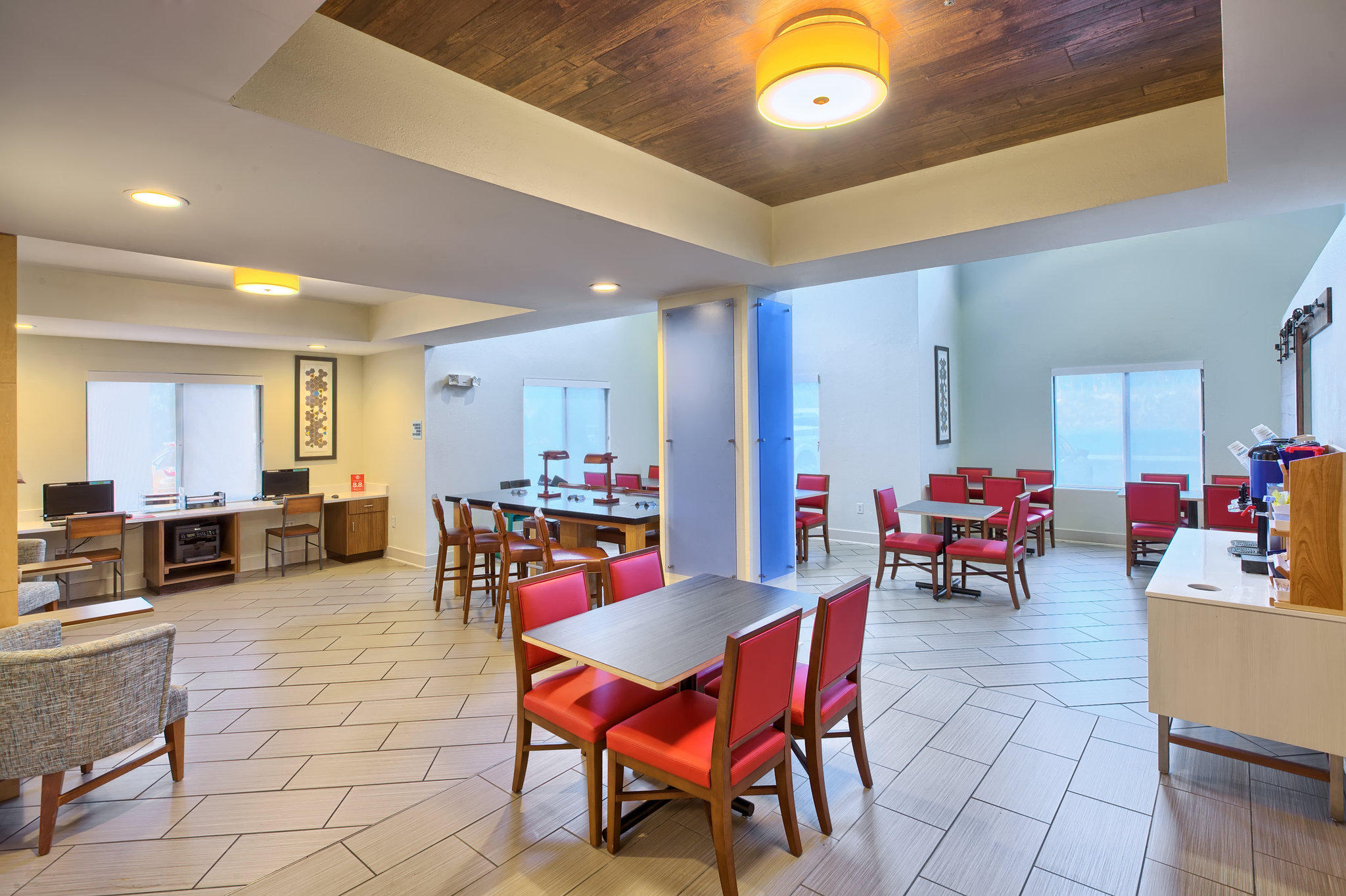 Фото Holiday Inn Express Hotel & Suites Raleigh-Wakefield, an Ihg Hotel