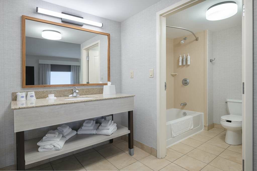 Фото Hampton Inn & Suites by Hilton Moncton