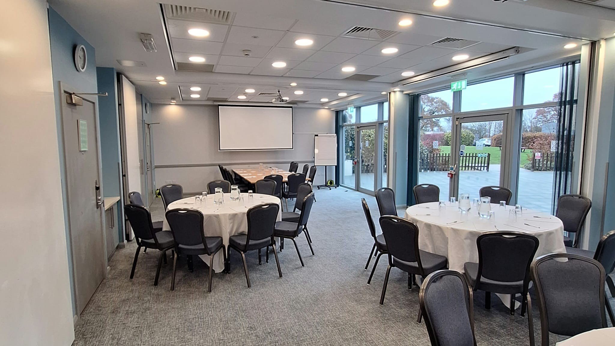 Фото Hilton Garden Inn Luton North