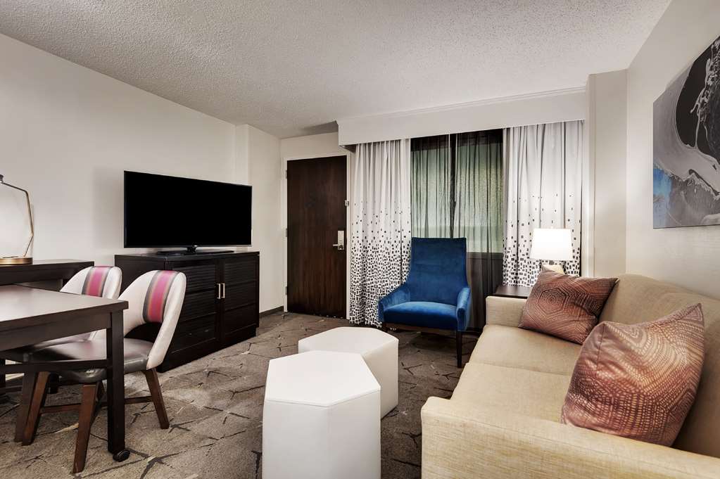 Фото Embassy Suites Raleigh-Crabtree