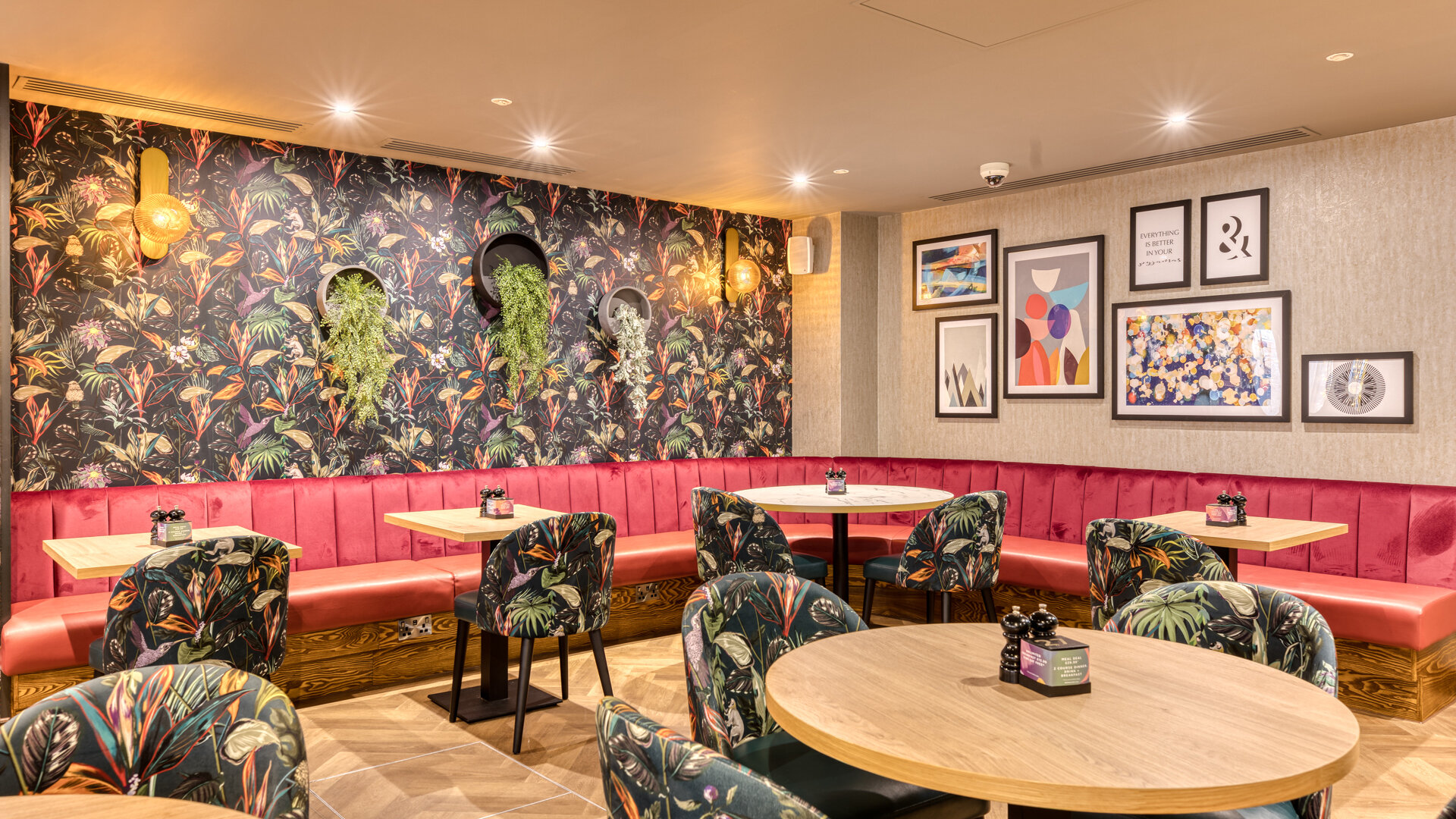 Фото Premier Inn London St. Pancras