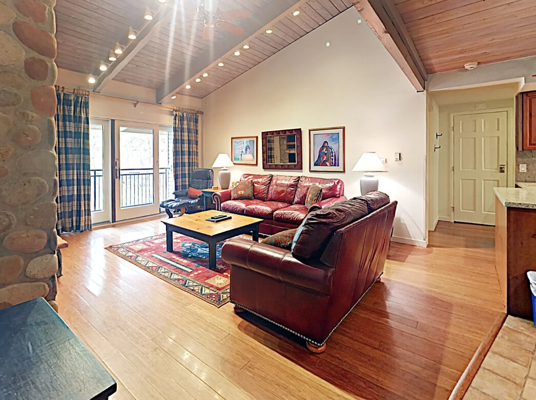 Фото The Timberline Condominiums