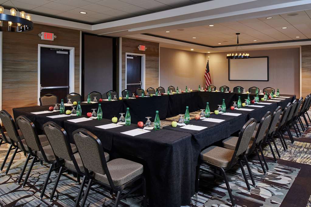 Фото DoubleTree by Hilton Raleigh Crabtree Valley