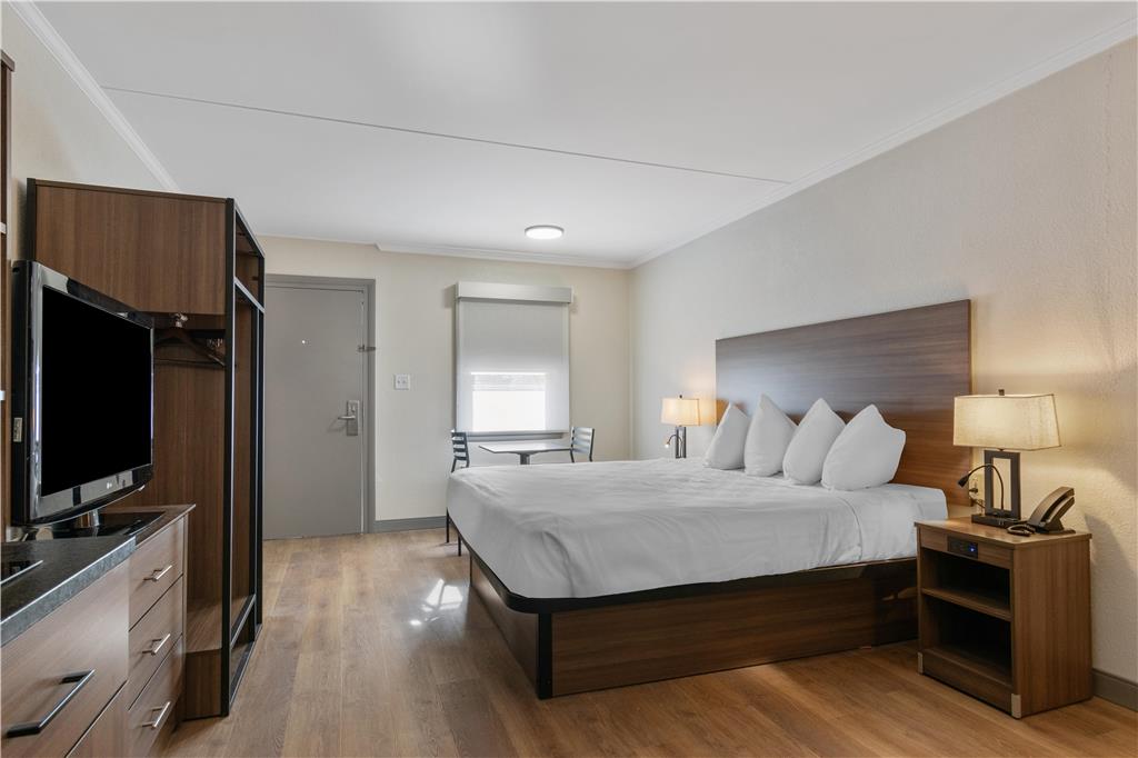 Фото Best Western Plus Revere Inn & Suites